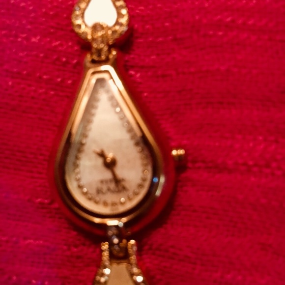 Titan Raga Gold Metal Jewellery Design, Bracelet - Picture 4 of 6